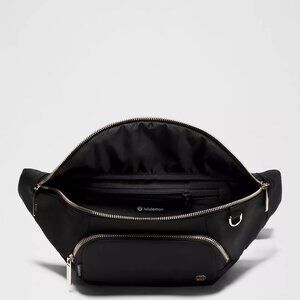 Lululemon Everywhere Belt Bag Extra Large 4L – Black / Silver (LU9CUHS)